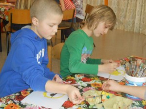 Leerlingen schilderen voor Bosnië